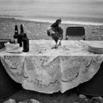 Nella spiaggia dell'Arenella la festa è finita. Palermo, 1986